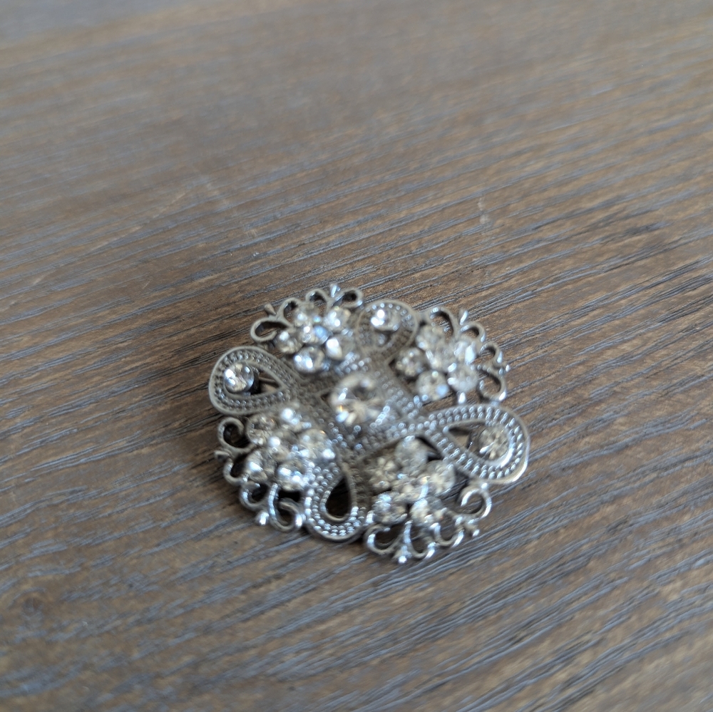 Stunning Bejewelled Retro Brooch